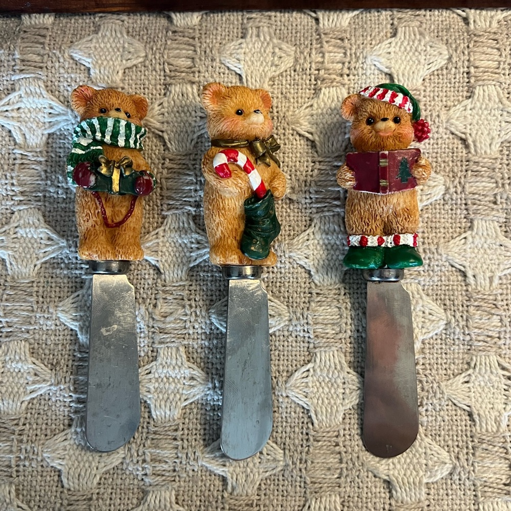 BOSTON WAREHOUSE Resin Christmas Bear Handle Stainless Steel Spreaders Set of 3